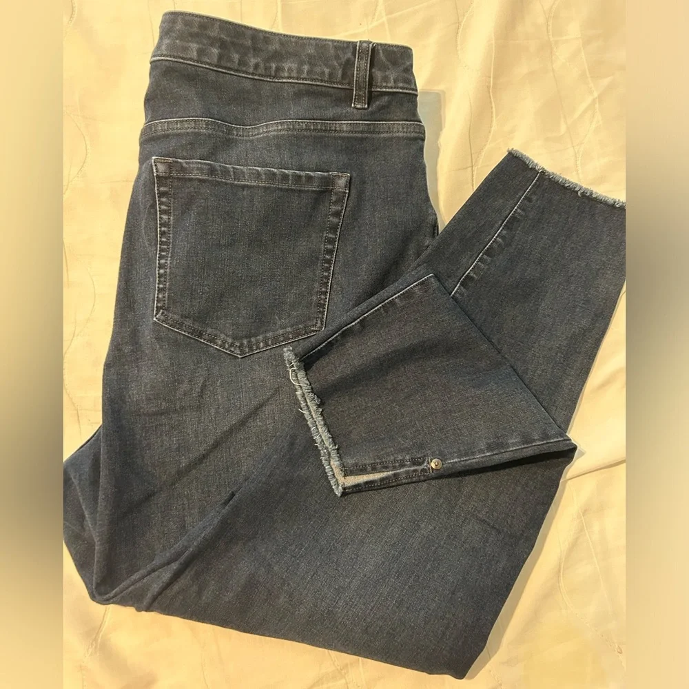 20W LIKE NEW Lane Bryant Skinny Jeans - Picture 2 of 4